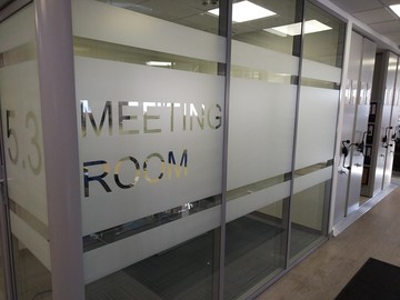 Тонирование перегородок плоттерной резкой 75 кв.м